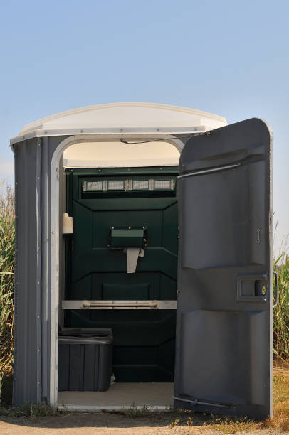 Best Portable restroom trailer rental  in Maple Grove, MN
